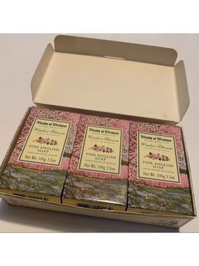 WOODS OF WINDSOR Windsor Blossom floral  fine luxury English soap three 3.5 oz